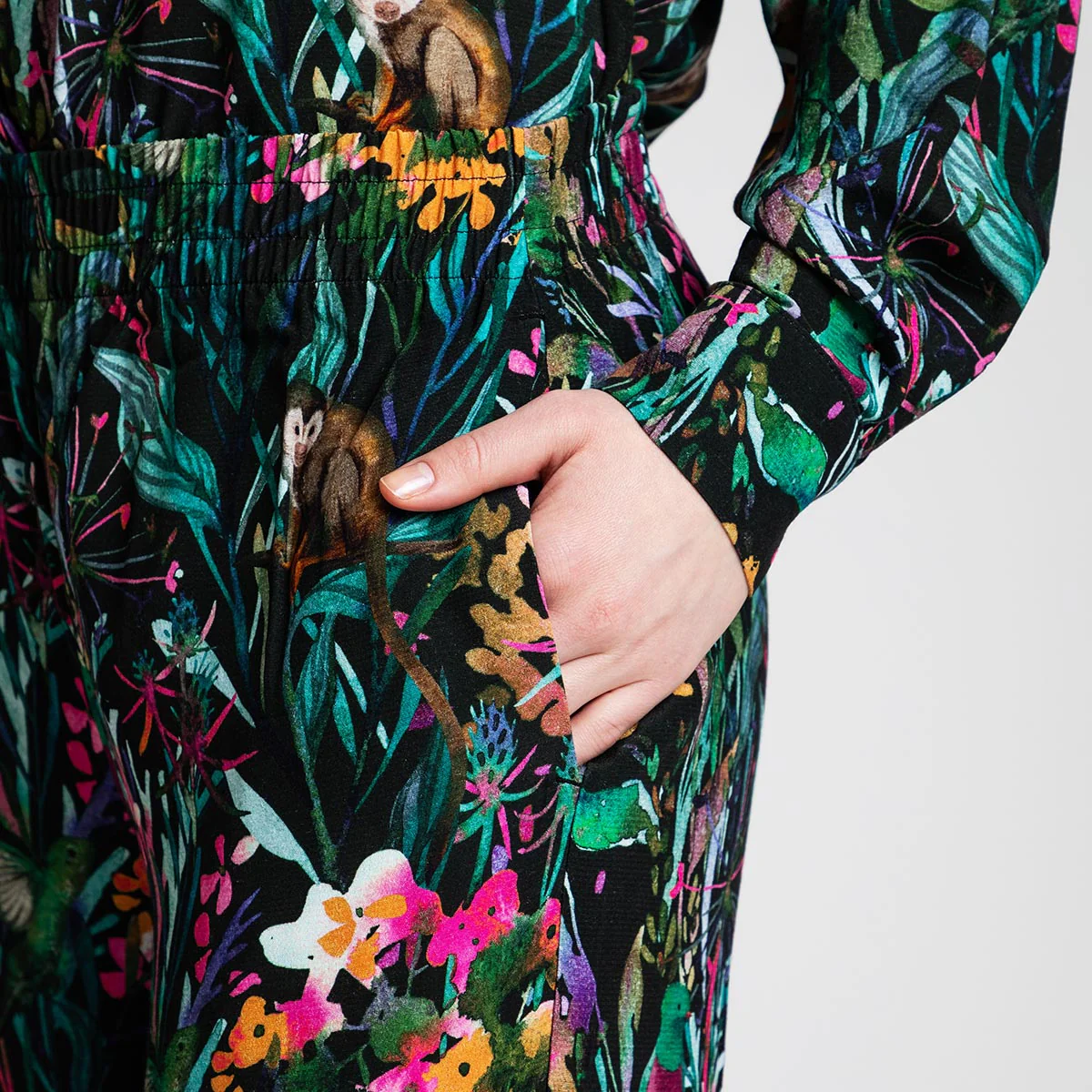 Lara-housut Amazon, tummanvihreä - Image 5